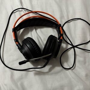 Xiberia K9 gaming headset.